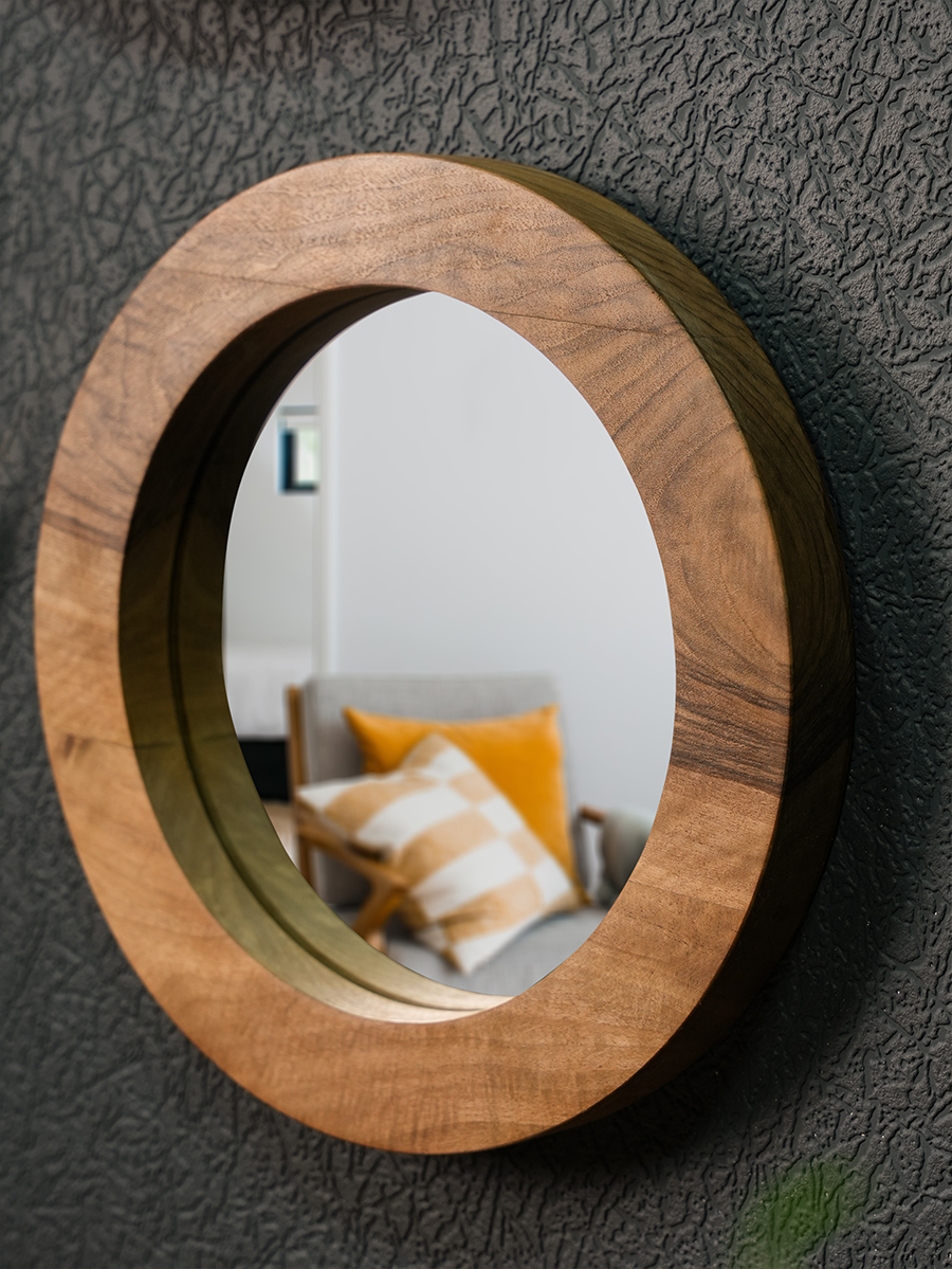 Trio Mirror: Natural Beauty and Elegant Design